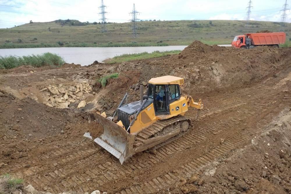 Под Керчью начали строить дамбу для предотвращения потопов