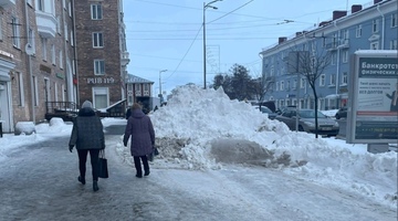 Эксперты рассказали, кто отвечает за сосульки на крышах и балконах